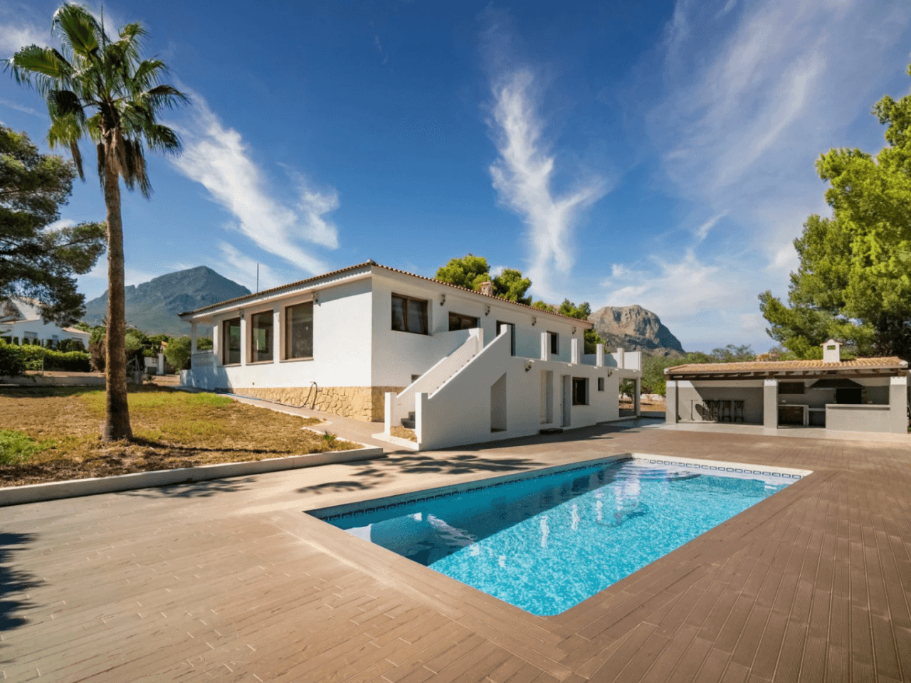 Villa met 3.000m2 Perceel gerenoveerd in Panorama, La Nucia