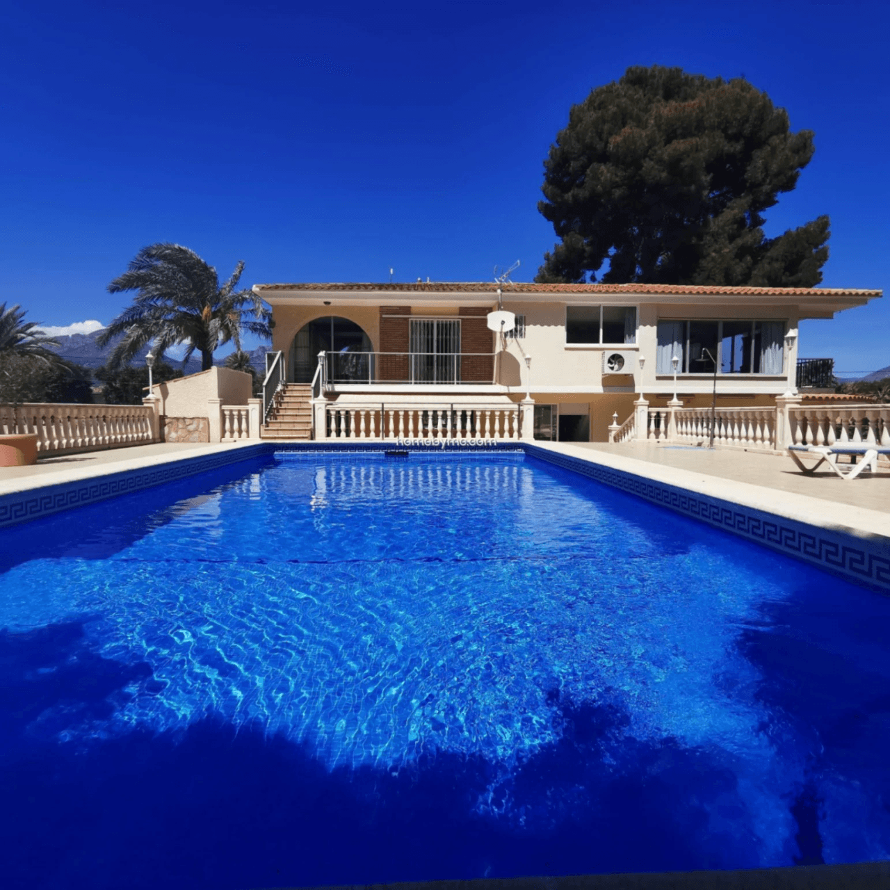 Villa met een Perceel van 2.600m2 in Albir