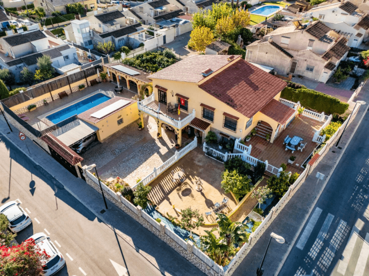 Villa met onafhankelijk appartement en zwembad in Panorama, La Nucia