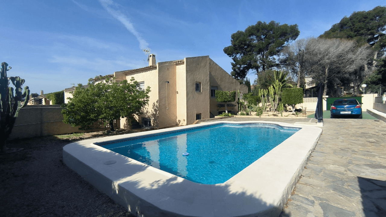 VILLA SPACIEUSE AVEC PISCINE PRIVÉE ET APPARTEMENT D'INVITÉS – LA NUCÍA