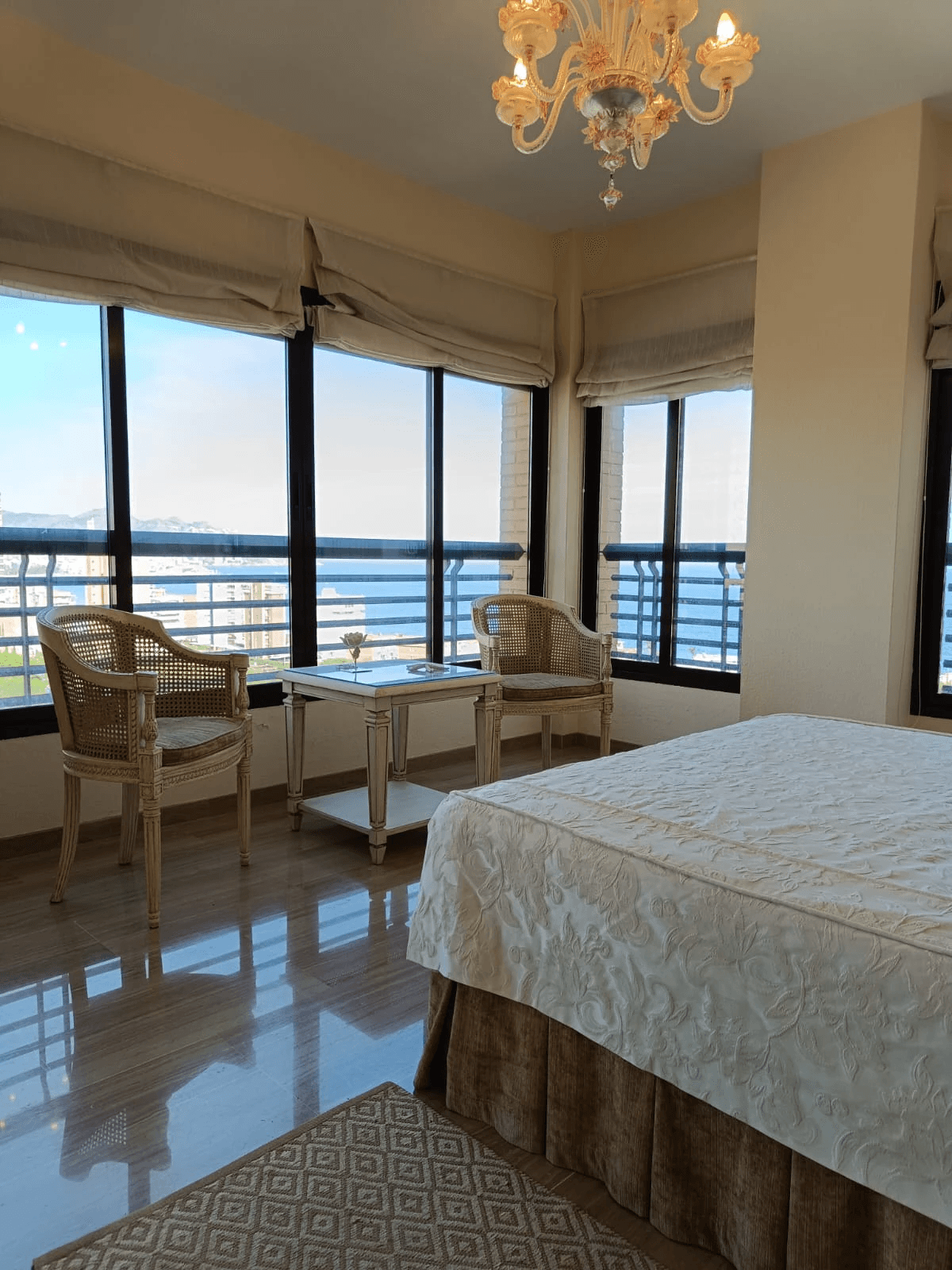 Unieke Penthouse in Poniente: Totale Privacy, Volledige Verdieping en 250 m² Solarium